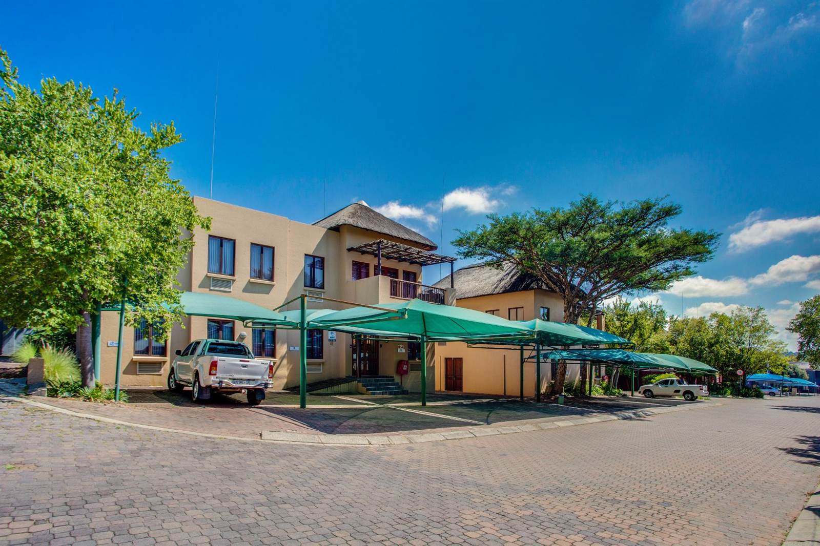 330  m² Commercial space in Lonehill photo number 1