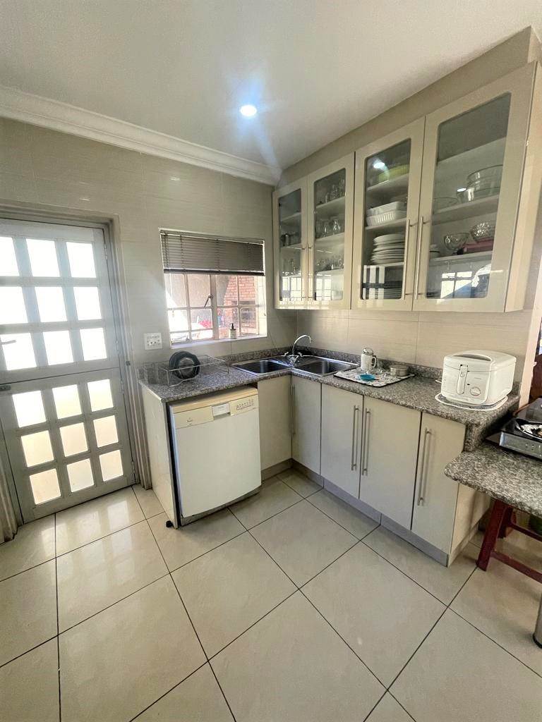 3 Bed House in Lenasia photo number 13