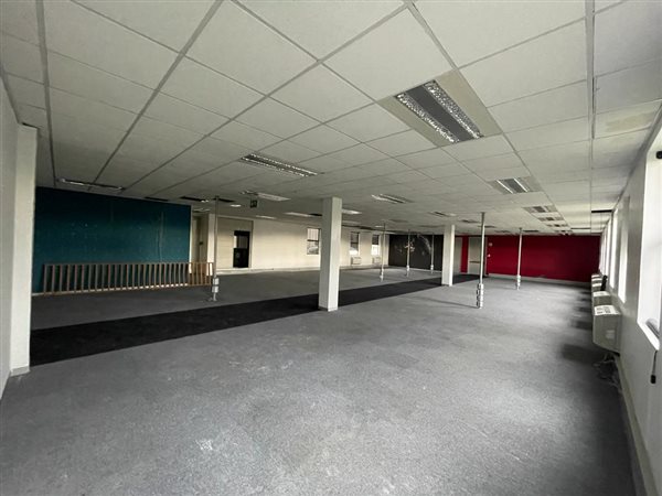 300  m² Commercial space