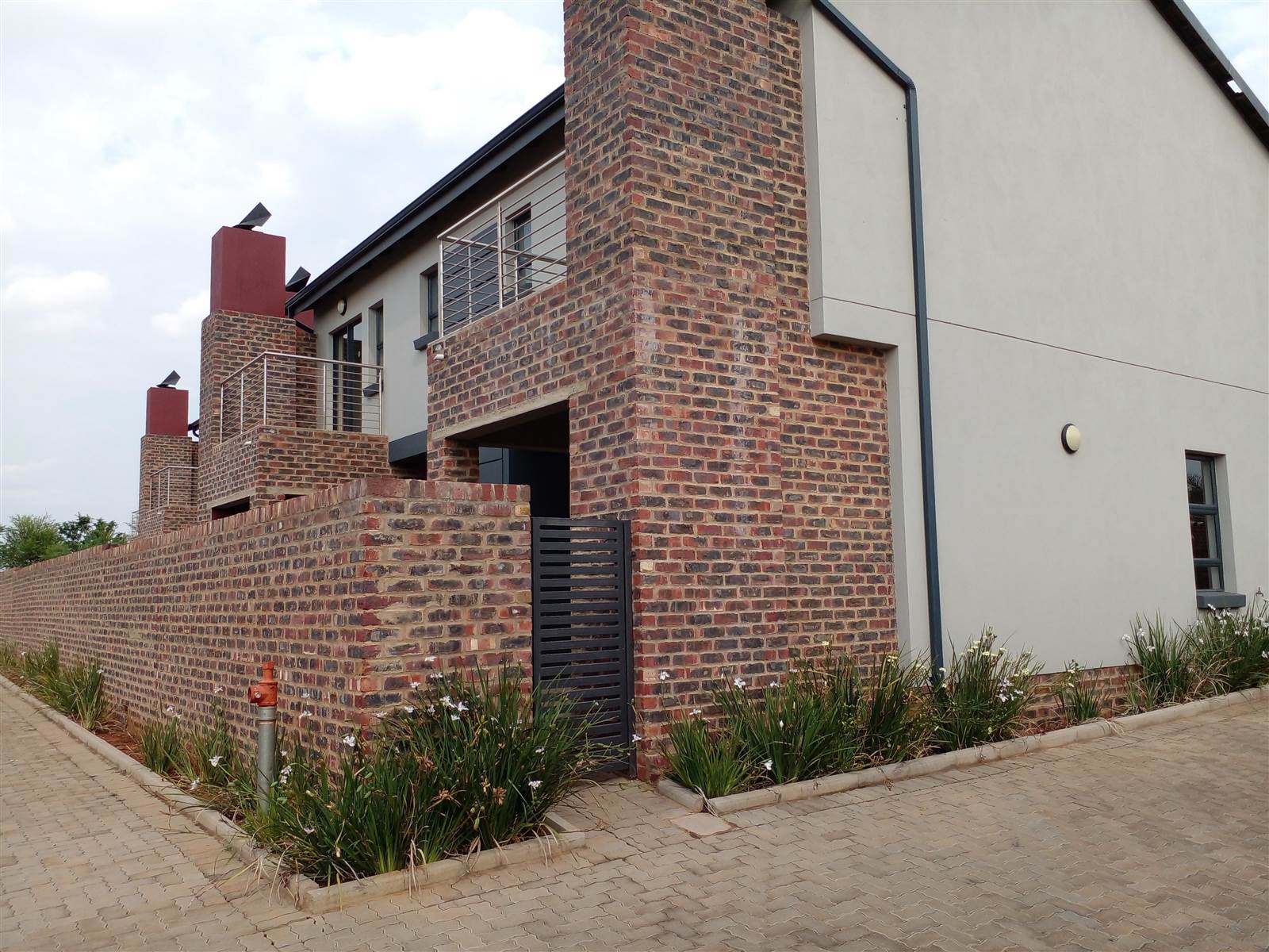 3 Bed Townhouse in Doornpoort and surrounds photo number 2