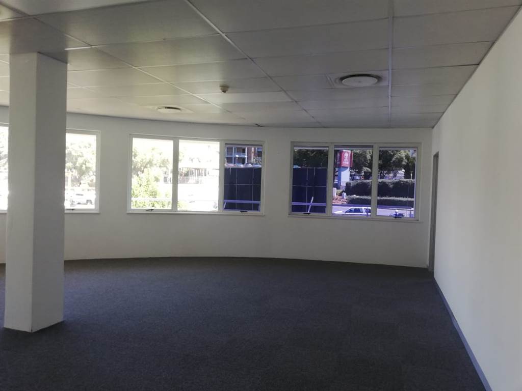 475  m² Commercial space in Morningside photo number 22