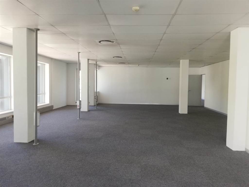 475  m² Commercial space in Morningside photo number 18