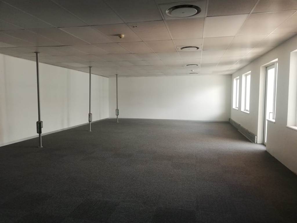 475  m² Commercial space in Morningside photo number 16