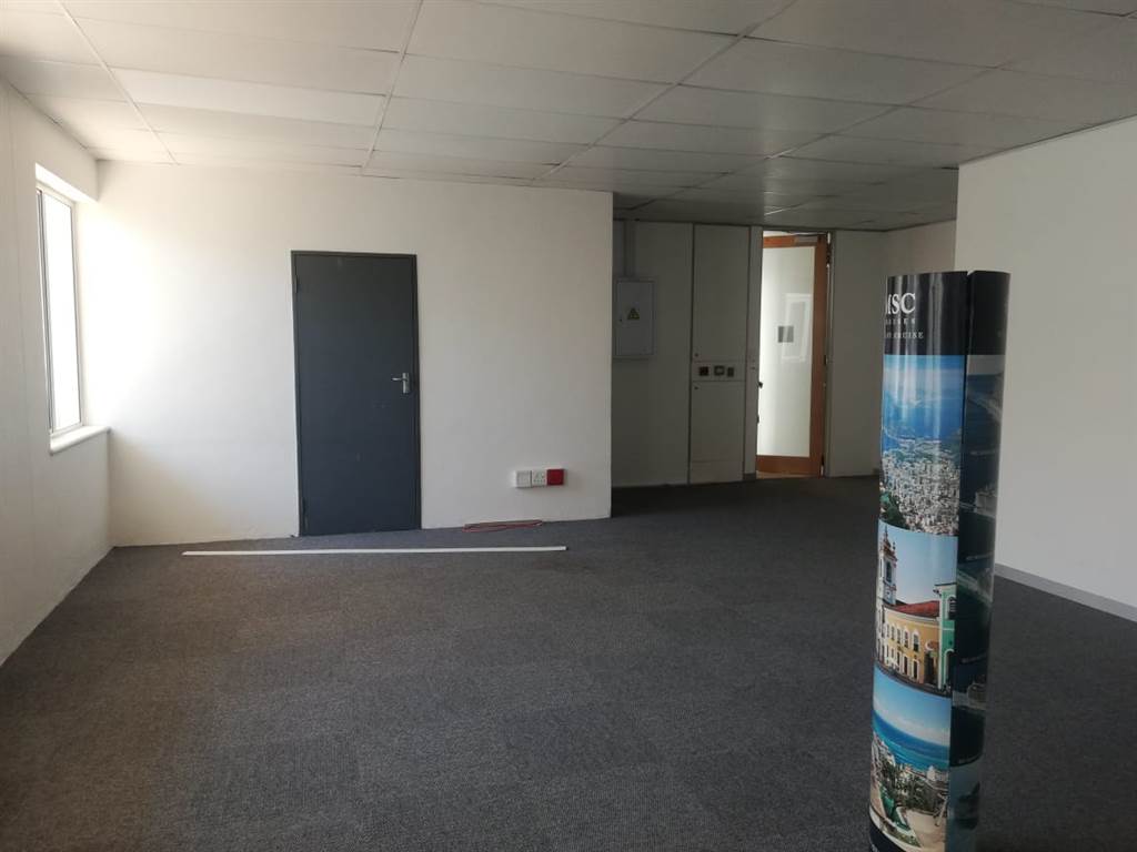 475  m² Commercial space in Morningside photo number 12