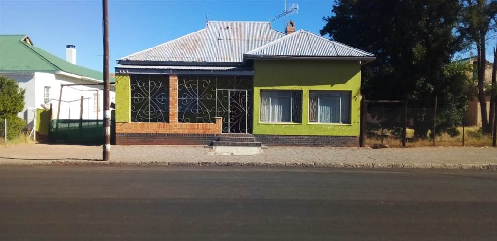 3 Bed House in Graaff Reinet photo number 1