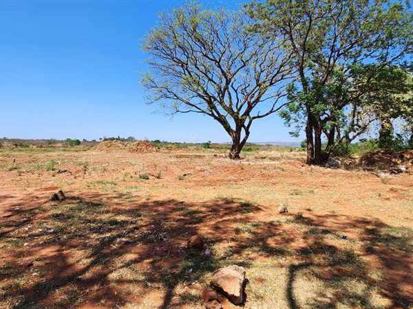 1.4 ha Land available in Roodeplaat