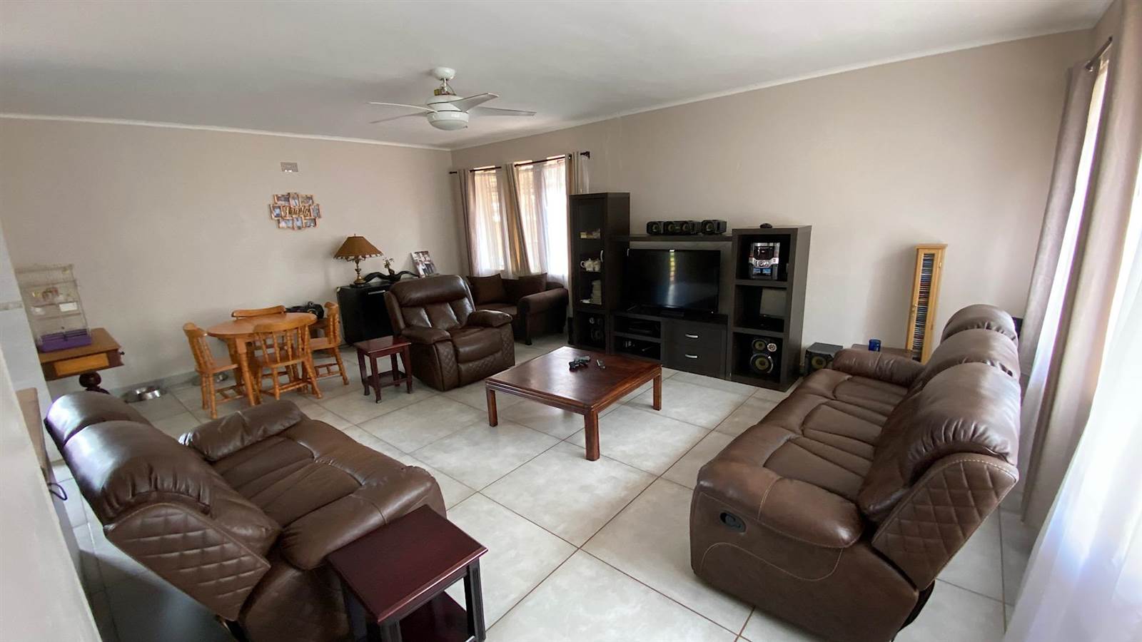 3 Bed House in Carletonville photo number 3