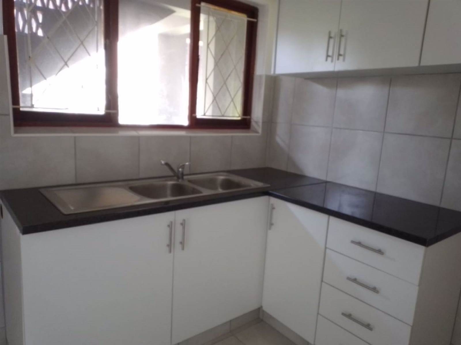 1 Bed Apartment in Scottburgh Central photo number 10