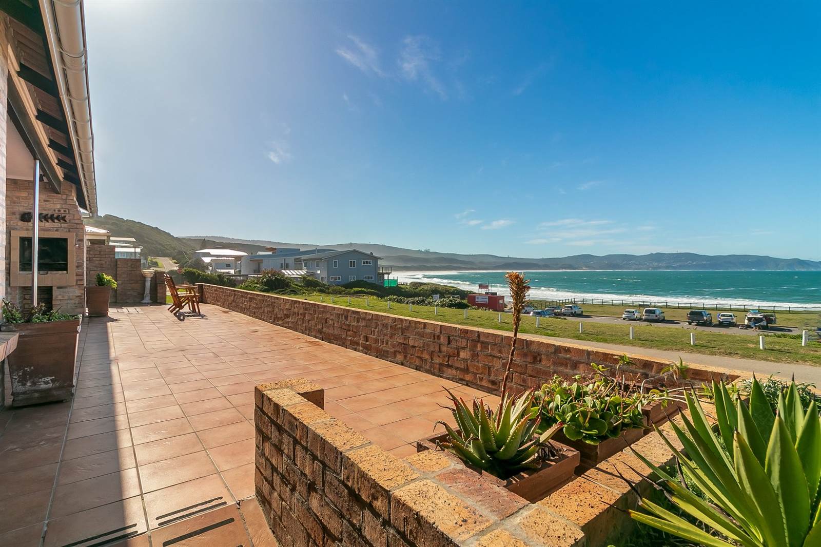 5 Bed House in Buffels Bay photo number 2