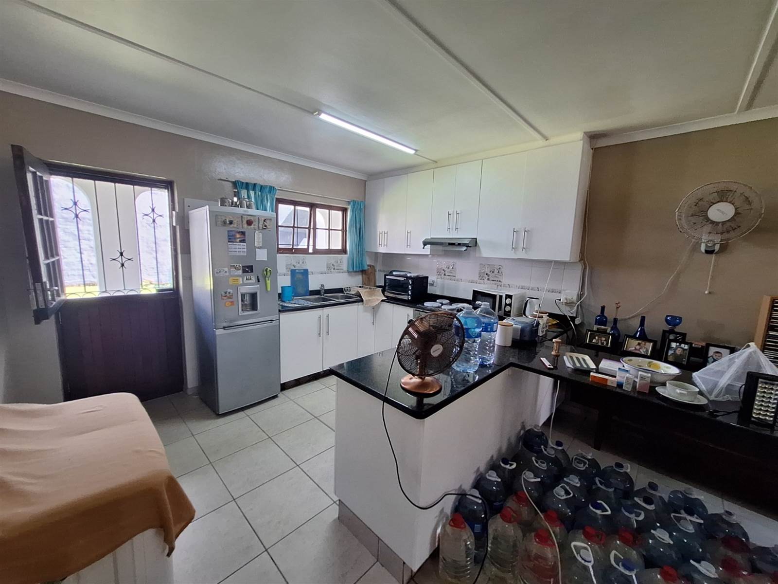 2 Bed Apartment in Umtentweni photo number 9