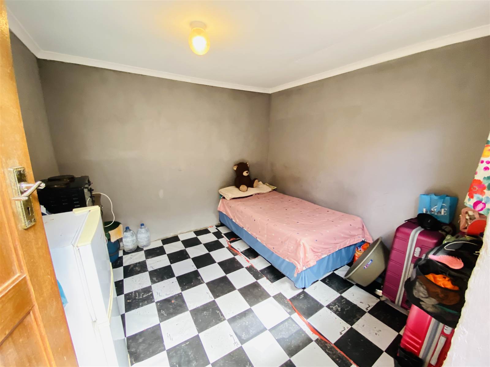 6 Bed House in Kwazakhele photo number 4