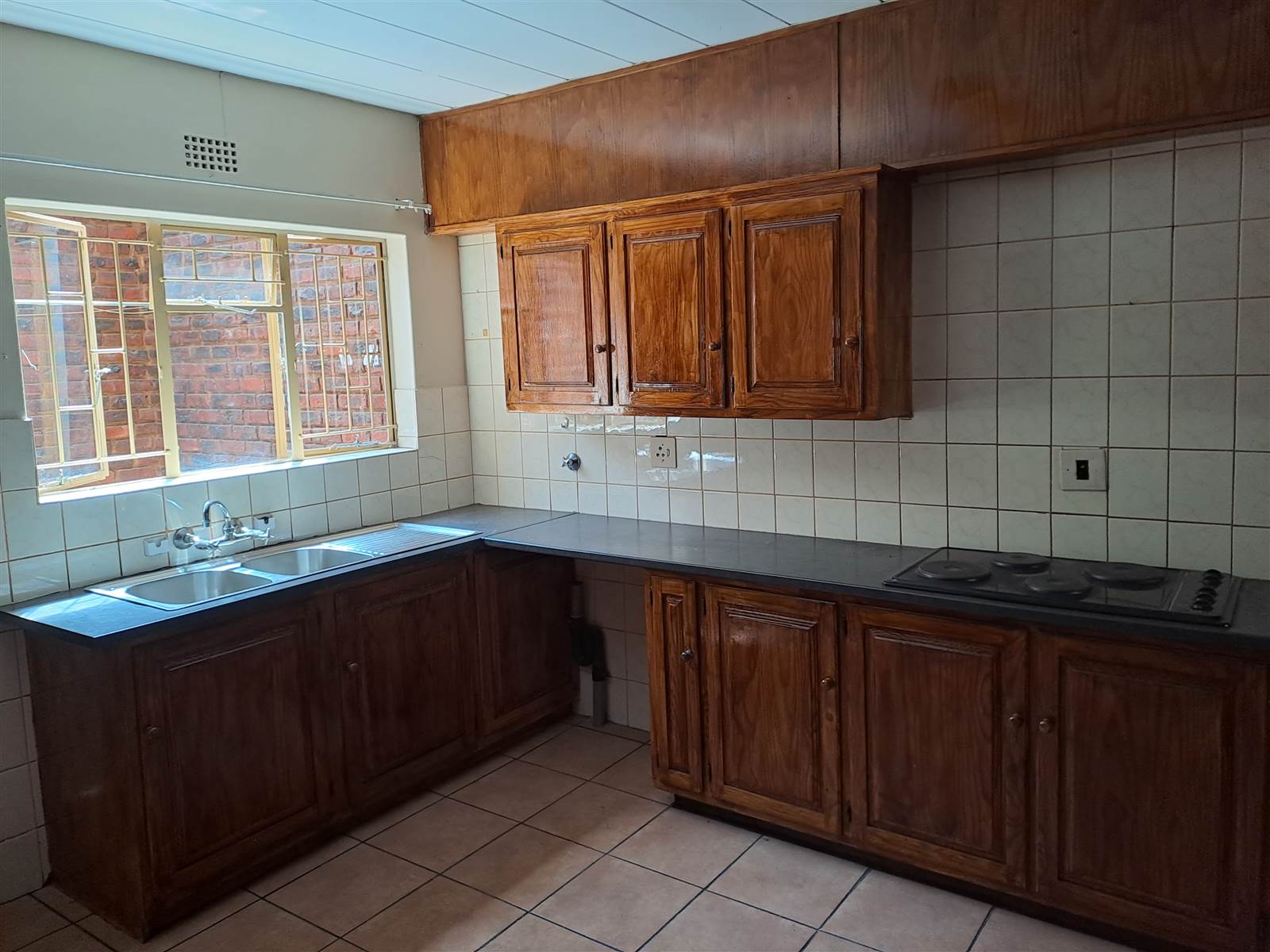 3 Bed Townhouse in Middelburg Central photo number 5