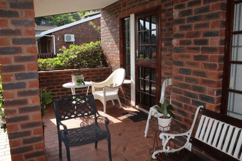 3 Bed Townhouse in Amanzimtoti photo number 14