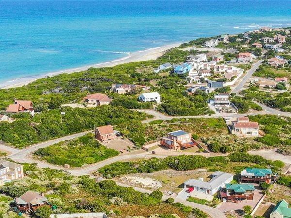 732 m² Land available in Paradise Beach