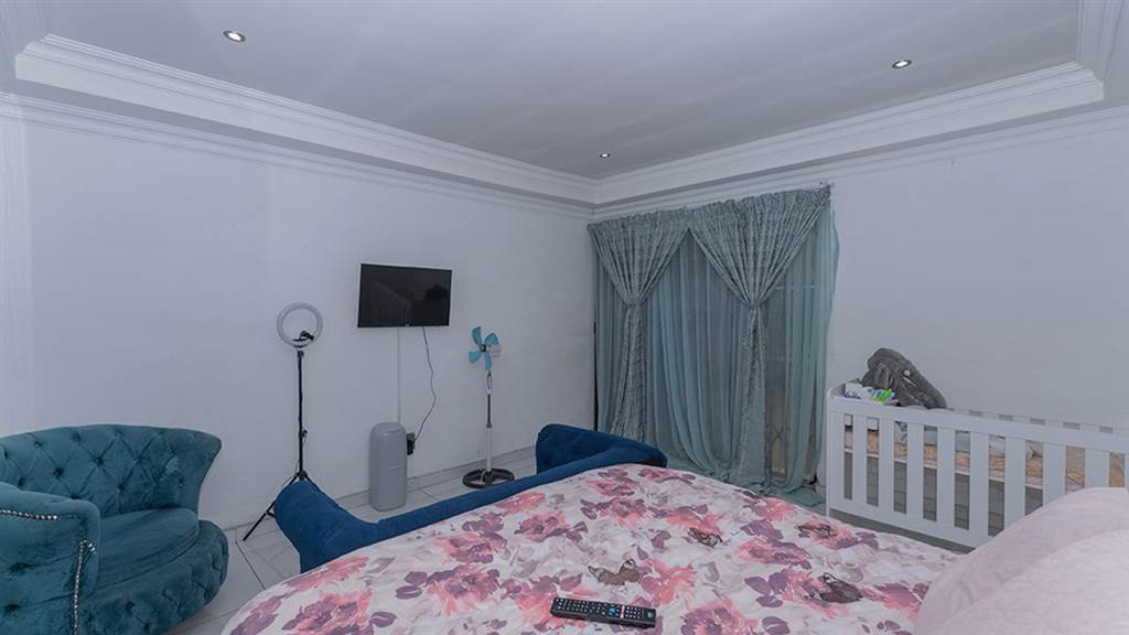 3 Bed House in Elspark photo number 15
