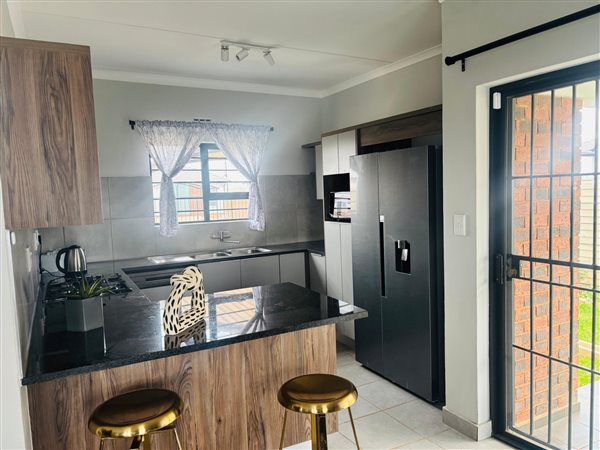 4 Bedroom House 4 Bedroom House