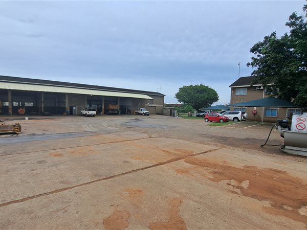 1 270  m² Industrial space