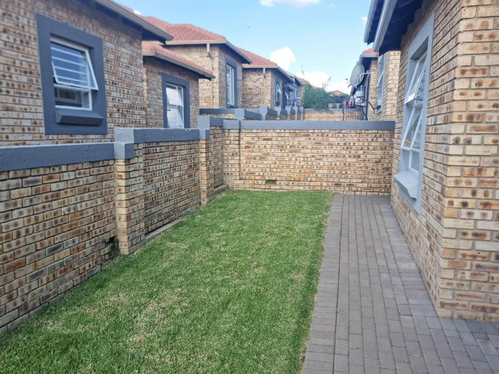 3 Bed Townhouse in Wilgeheuwel photo number 15