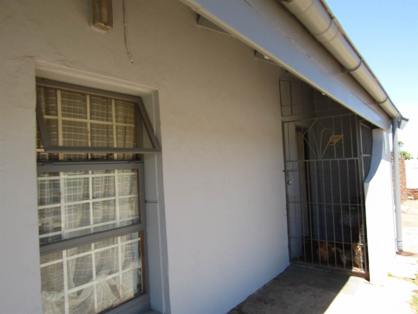 6 Bed Flat in Humansdorp photo number 8