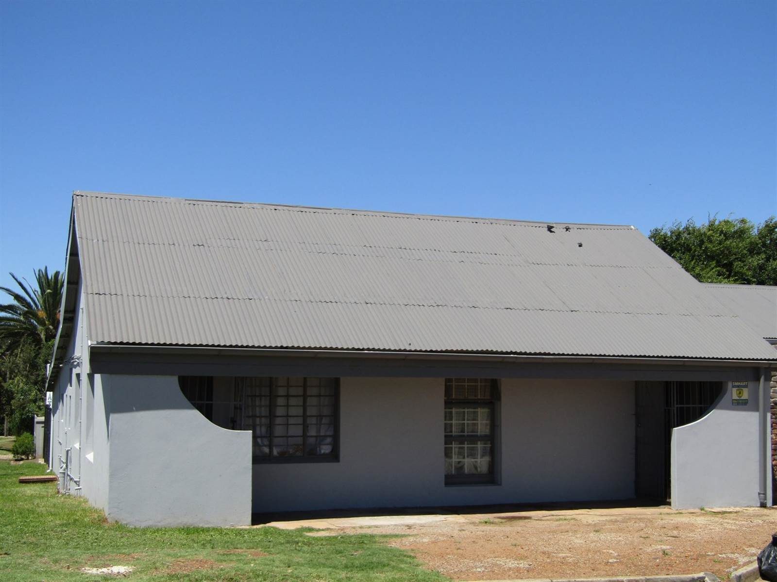 6 Bed Flat in Humansdorp photo number 2
