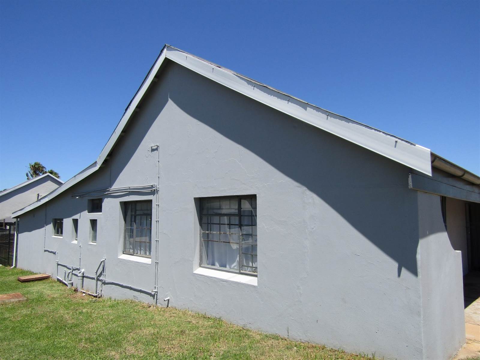 6 Bed Flat in Humansdorp photo number 9