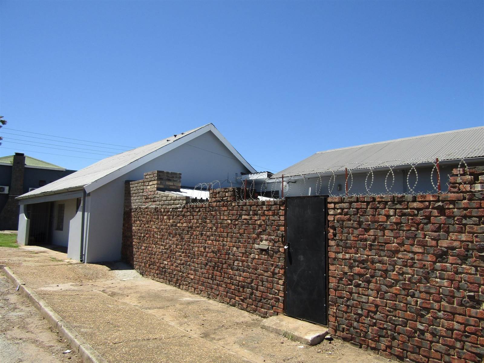 6 Bed Flat in Humansdorp photo number 5
