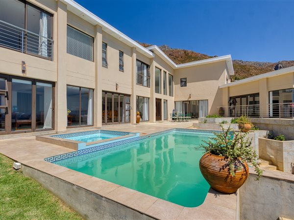 5 Bed House in Gordons Bay Central