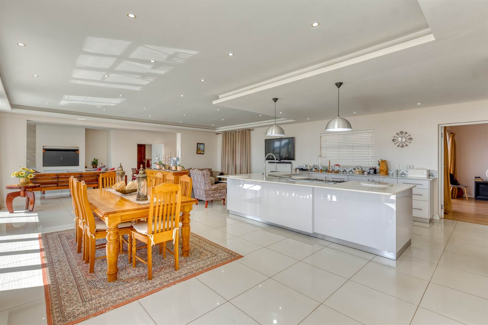 5 Bed House in Gordons Bay Central photo number 7