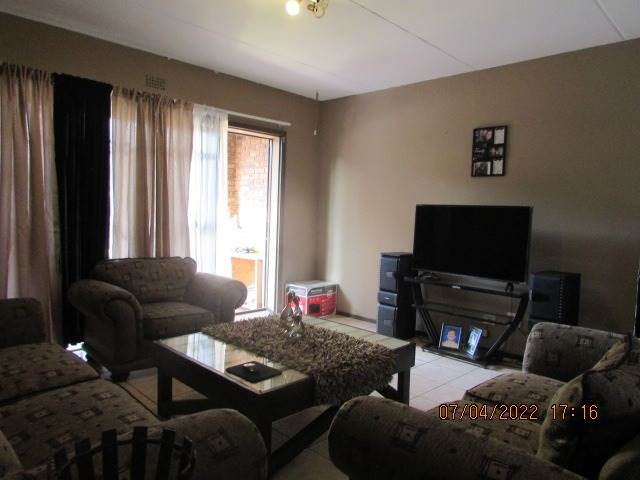 3 Bed Townhouse in Rand Collieries photo number 6