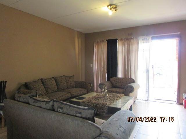 3 Bed Townhouse in Rand Collieries photo number 7