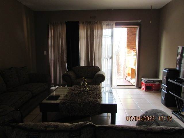 3 Bed Townhouse in Rand Collieries photo number 8