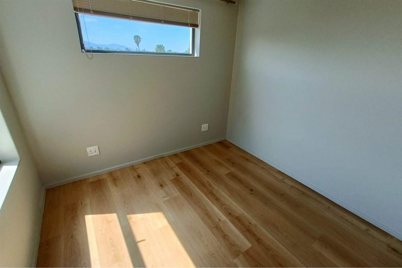 2 Bed Apartment in Tableview photo number 12