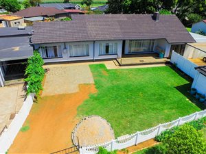 6 Bed House in Elspark