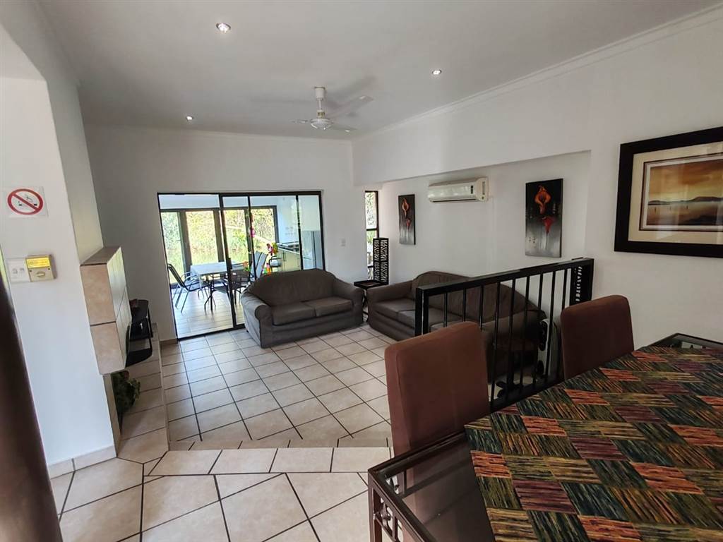 3 Bed Townhouse in Hartbeespoort Dam photo number 3