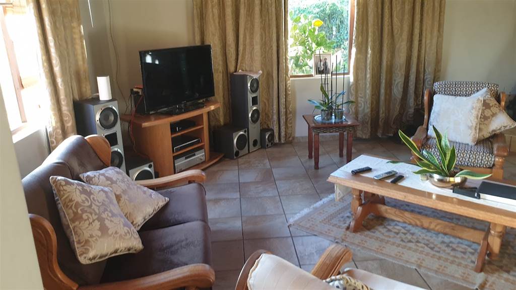 3 Bed House in Knysna Central photo number 18