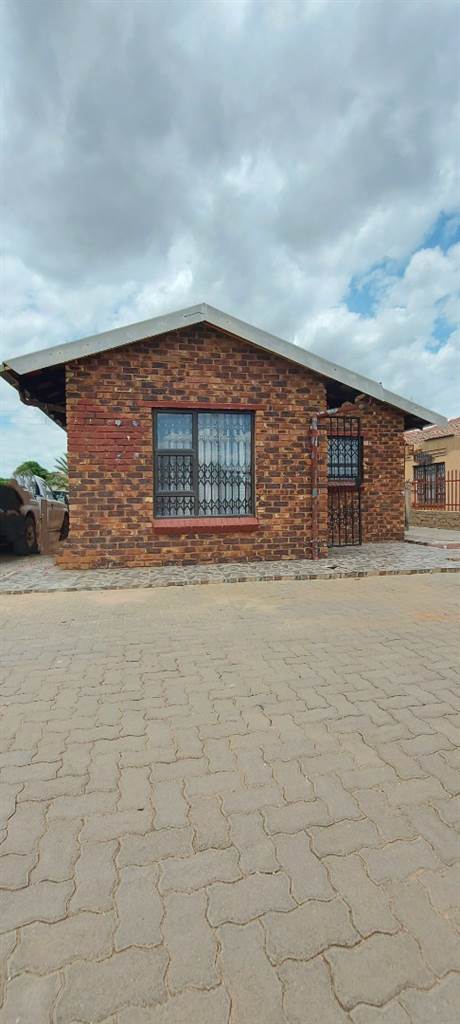 3 Bed House in Mmabatho unit 13 photo number 27