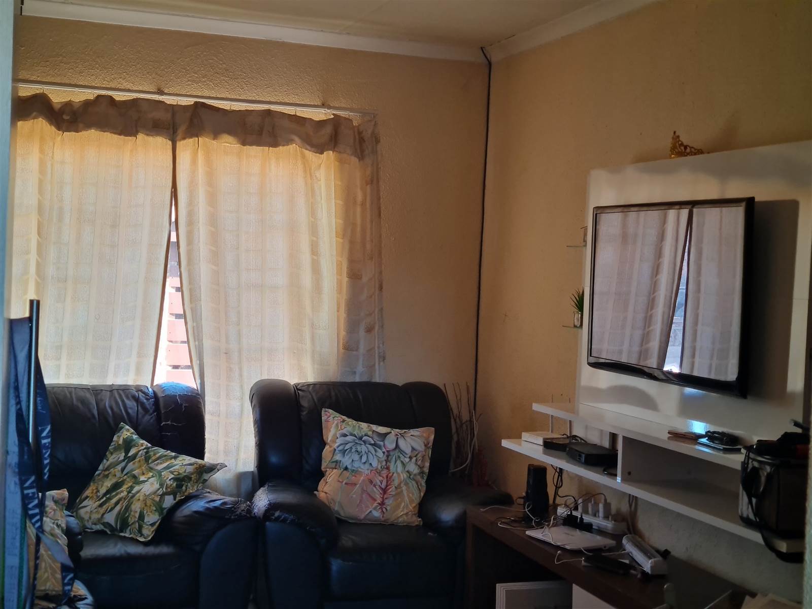 2 Bed Townhouse in Olievenhoutbosch photo number 27