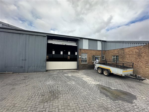 498  m² Industrial space in Triangle Farm