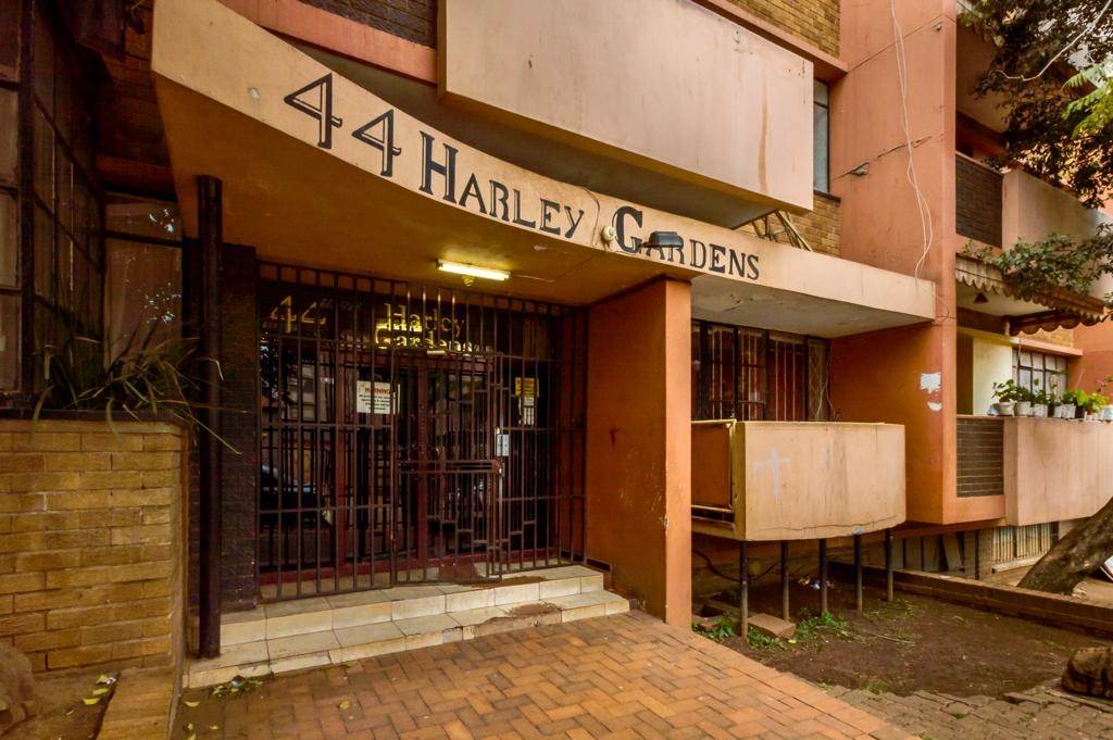 2 Bed Apartment in Yeoville photo number 15