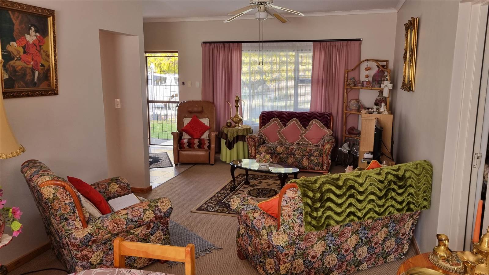 3 Bed Townhouse in Cradock photo number 2