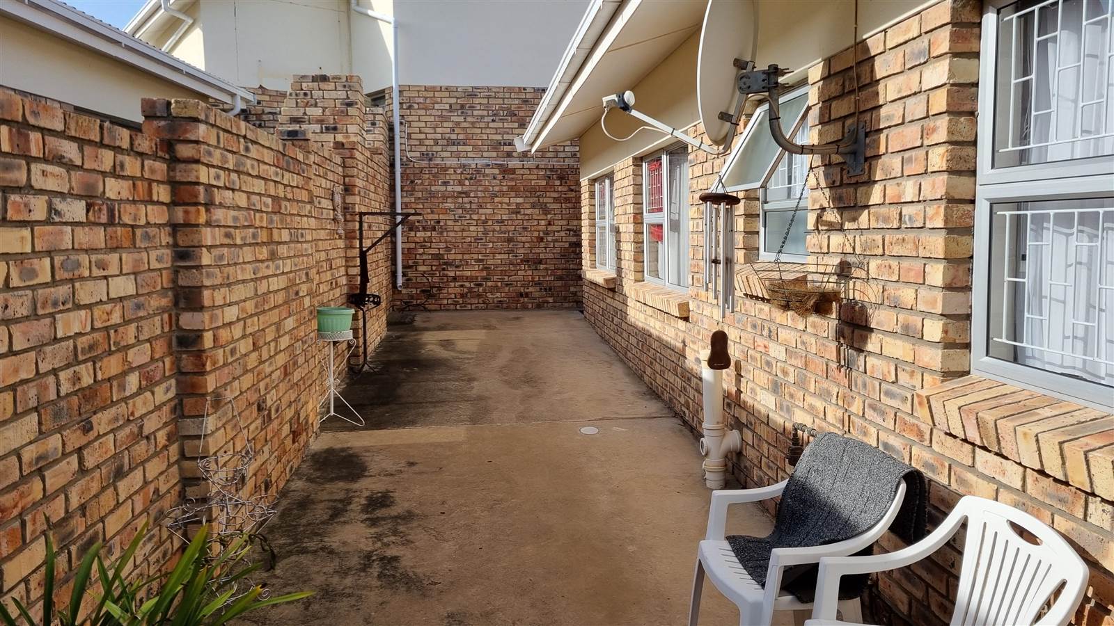 3 Bed Townhouse in Cradock photo number 5