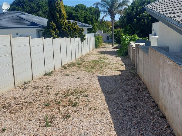 1230 m² Land available in Linkside