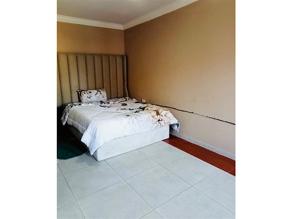 1 Bedroom Flat 1 Bedroom Flat