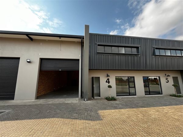 558  m² Industrial space