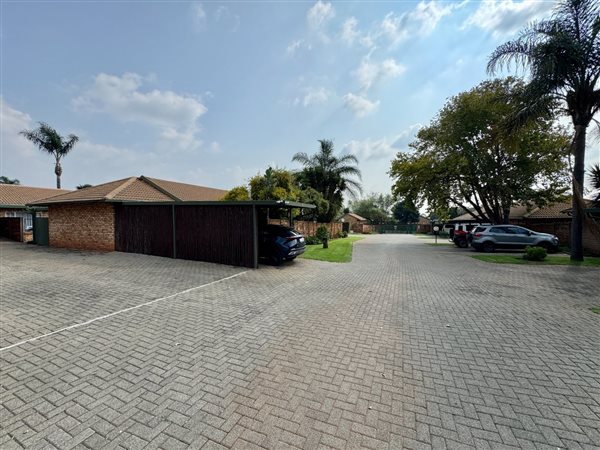 2 Bedroom Townhouse 2 Bedroom Townhouse