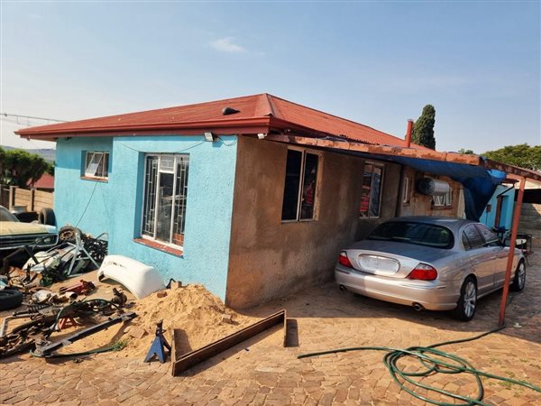 4 Bed House in Kwaggasrand