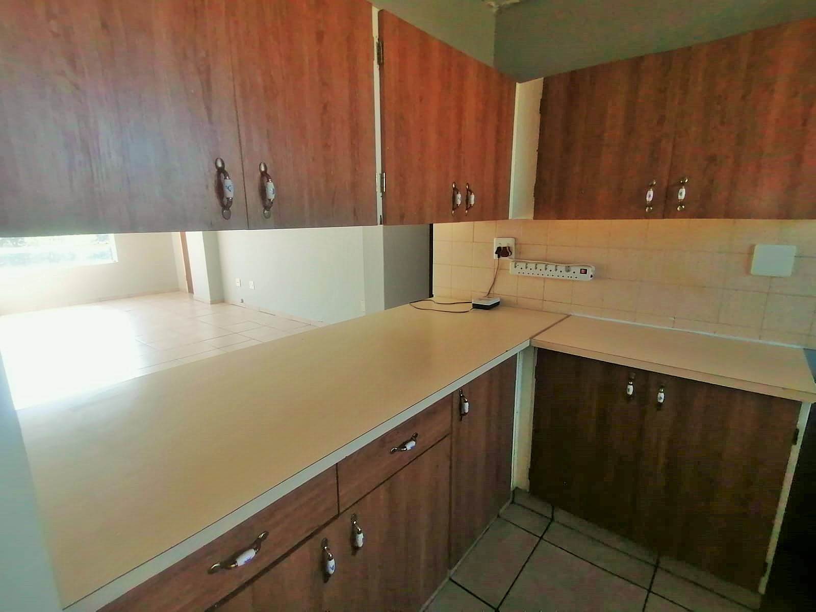 2.5 Bed Apartment in Rietfontein photo number 5