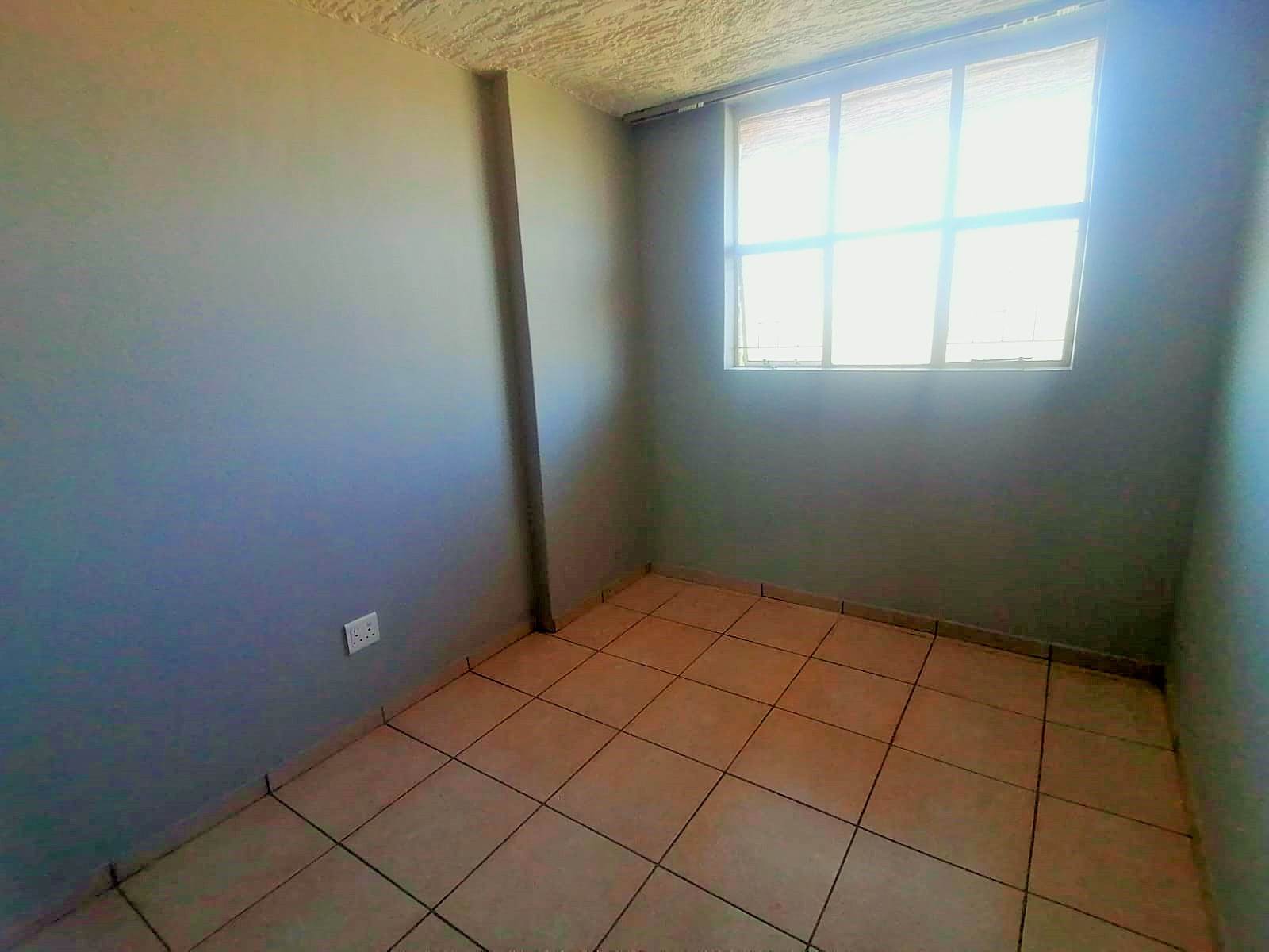 2.5 Bed Apartment in Rietfontein photo number 19