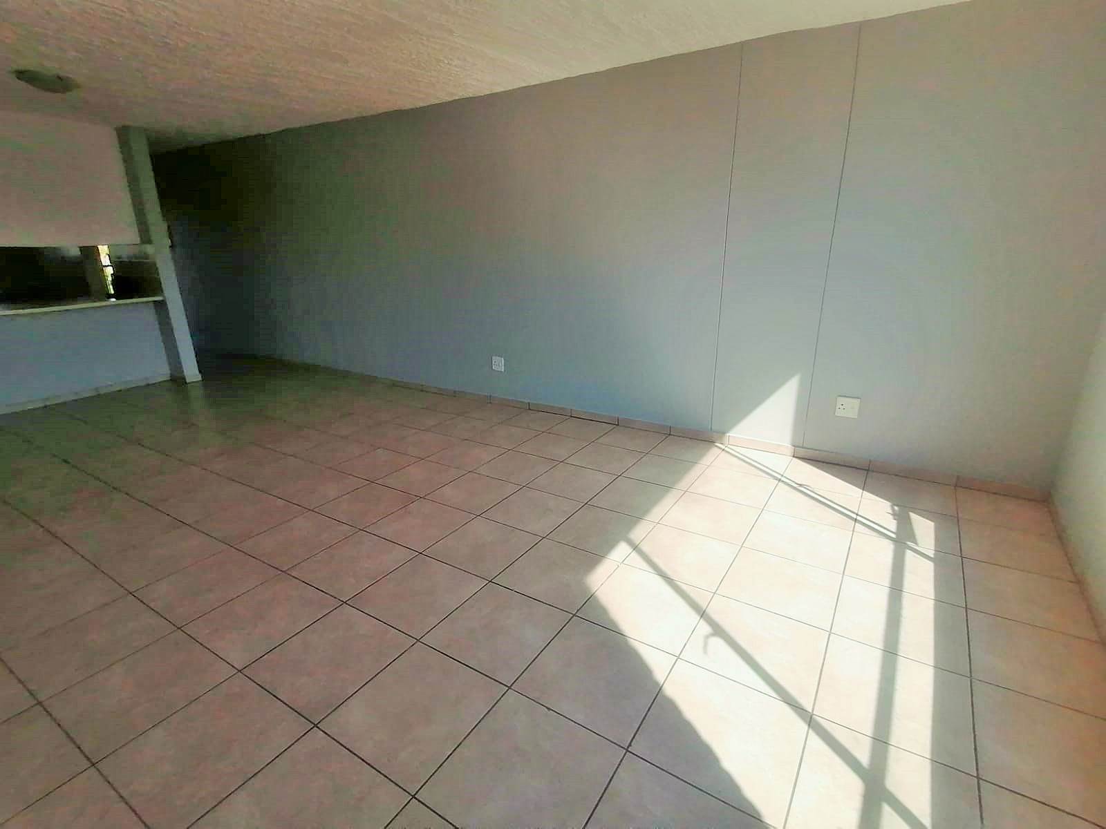 2.5 Bed Apartment in Rietfontein photo number 11