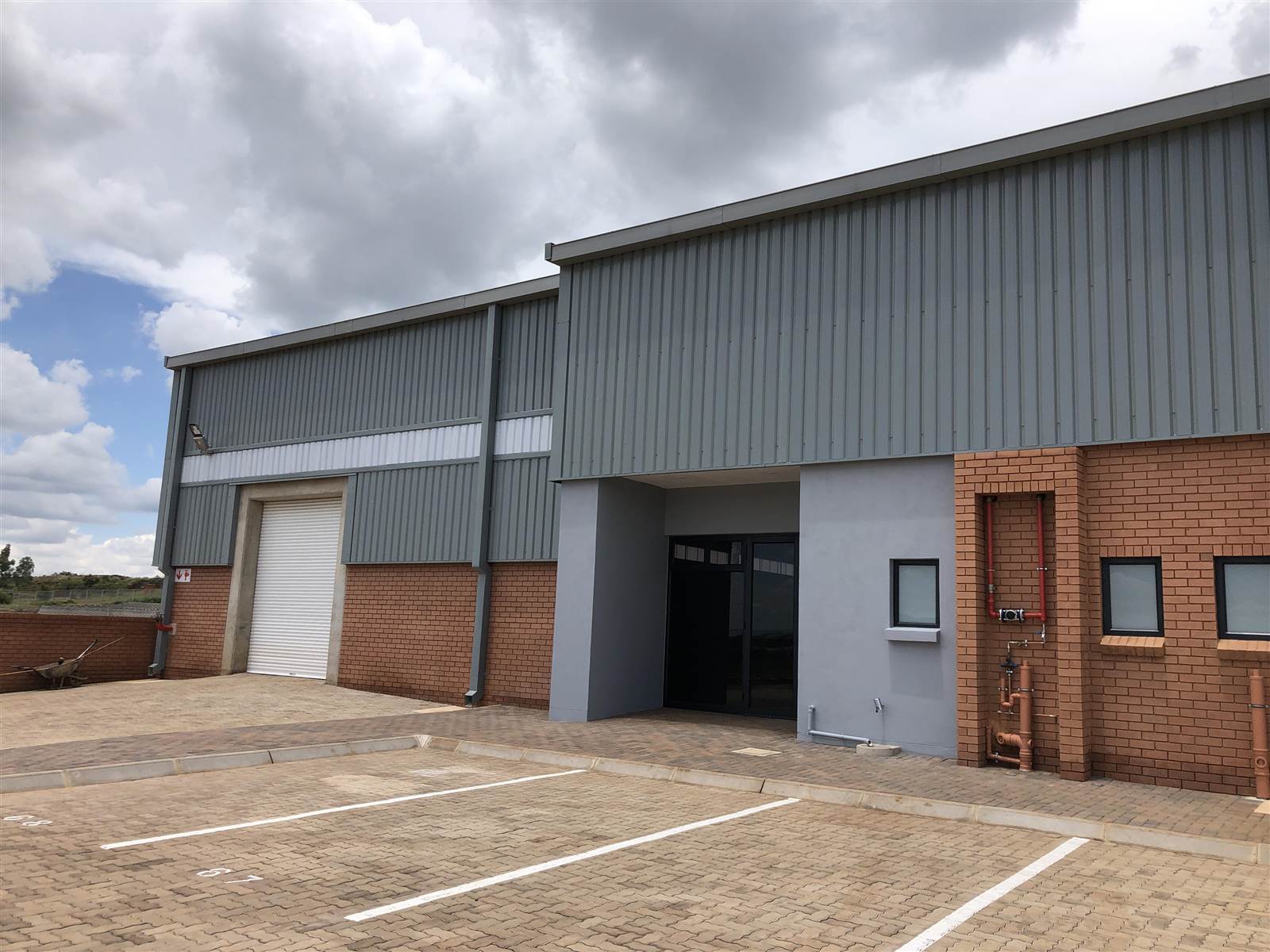 868  m² Industrial space in Clayville East photo number 2